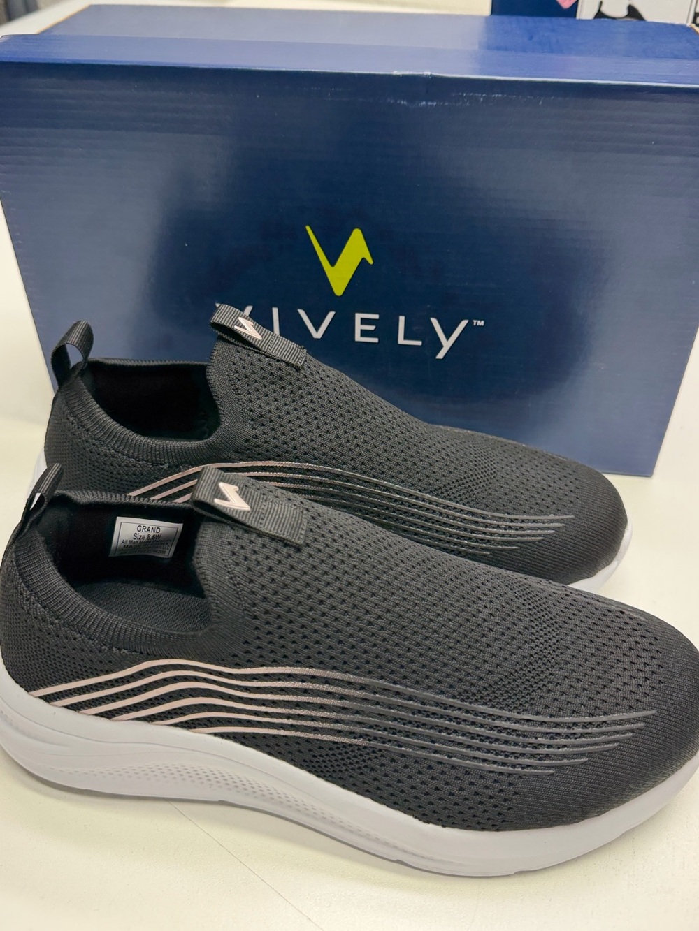 VIVELY Women’s 8.5 Black Slip On Memory Foam Athletic Shoe FLOOR MODEL
